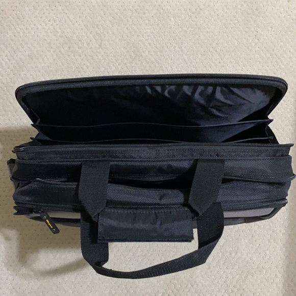 Targus Computer Bag NWOT - Picture 4 of 9